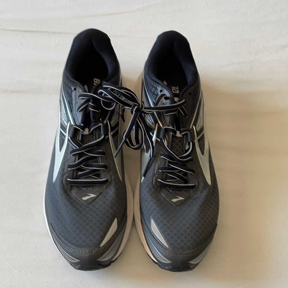 NWOT - Brooks Ravenna 8 Mens Running Shoes